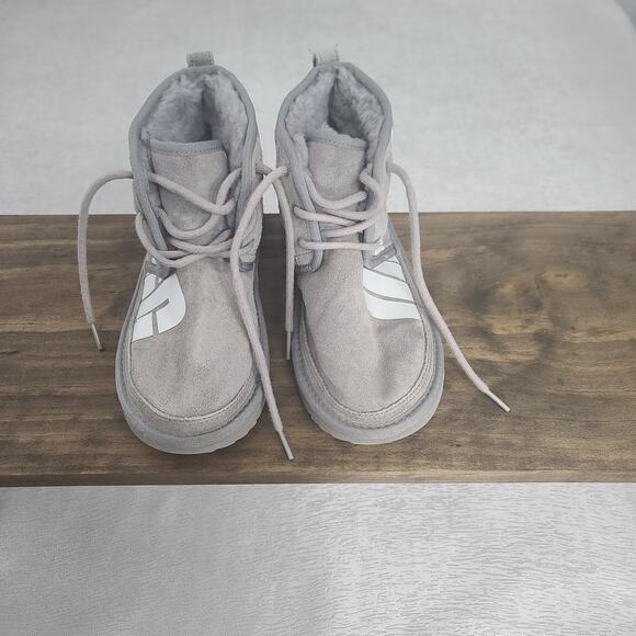UGG Neumel Chopd chukka Suede boot in  Grey Kids Size 5 - Picture 3 of 14